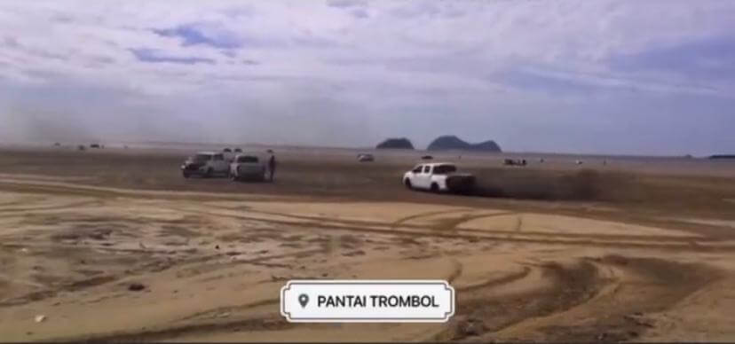 Punca Rezeki Para Nelayan, Netizen Gesa Aktiviti Rempit Di Pantai Trombol Kuching Dihentikan Segera 8 WhatsApp Image 2021 09 20 at 1.06.22 PM Punca Rezeki Para Nelayan, Netizen Gesa Aktiviti Rempit Di Pantai Trombol Kuching Dihentikan Segera