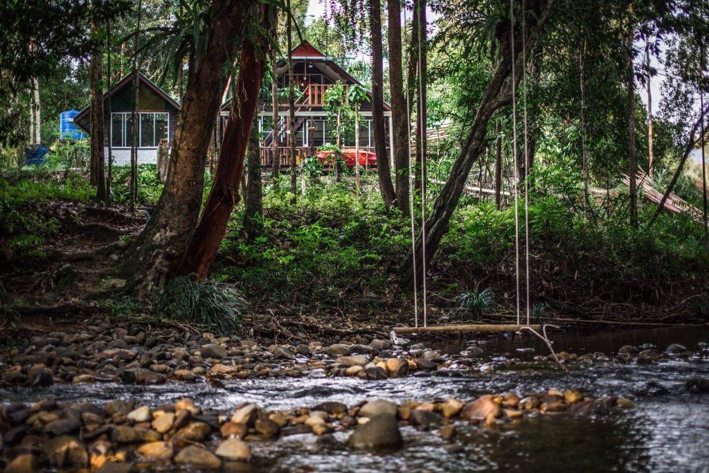 Bina Sendiri Monorack Sehingga Ke Kaki Gunung Singai, Inovasi Pemilik 'Jungle Stay' Di Bau Ini Jadi Tarikan Baru