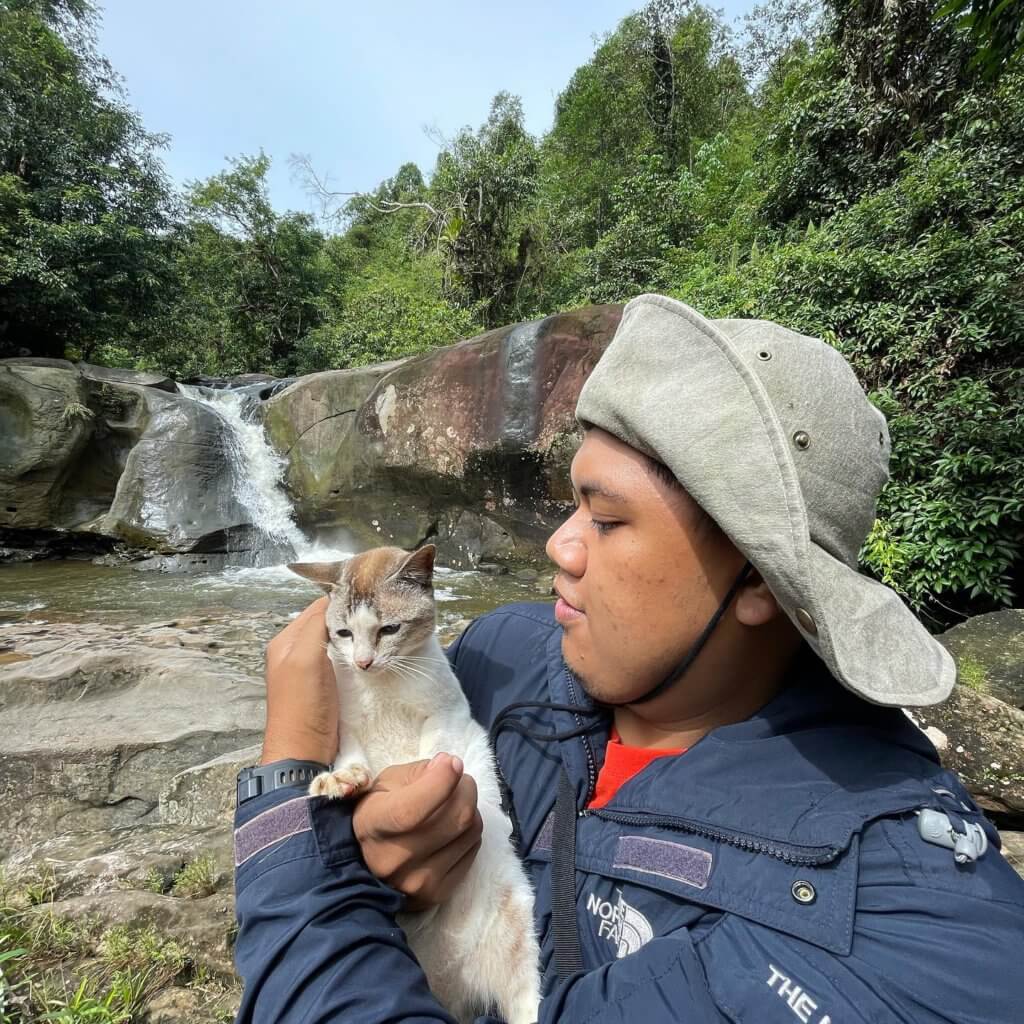 Kenali 'Not', Kucing Jurupandu Yang Akan Bantu Anda Sampai Ke Curtain Waterfall Di Bengoh Dam