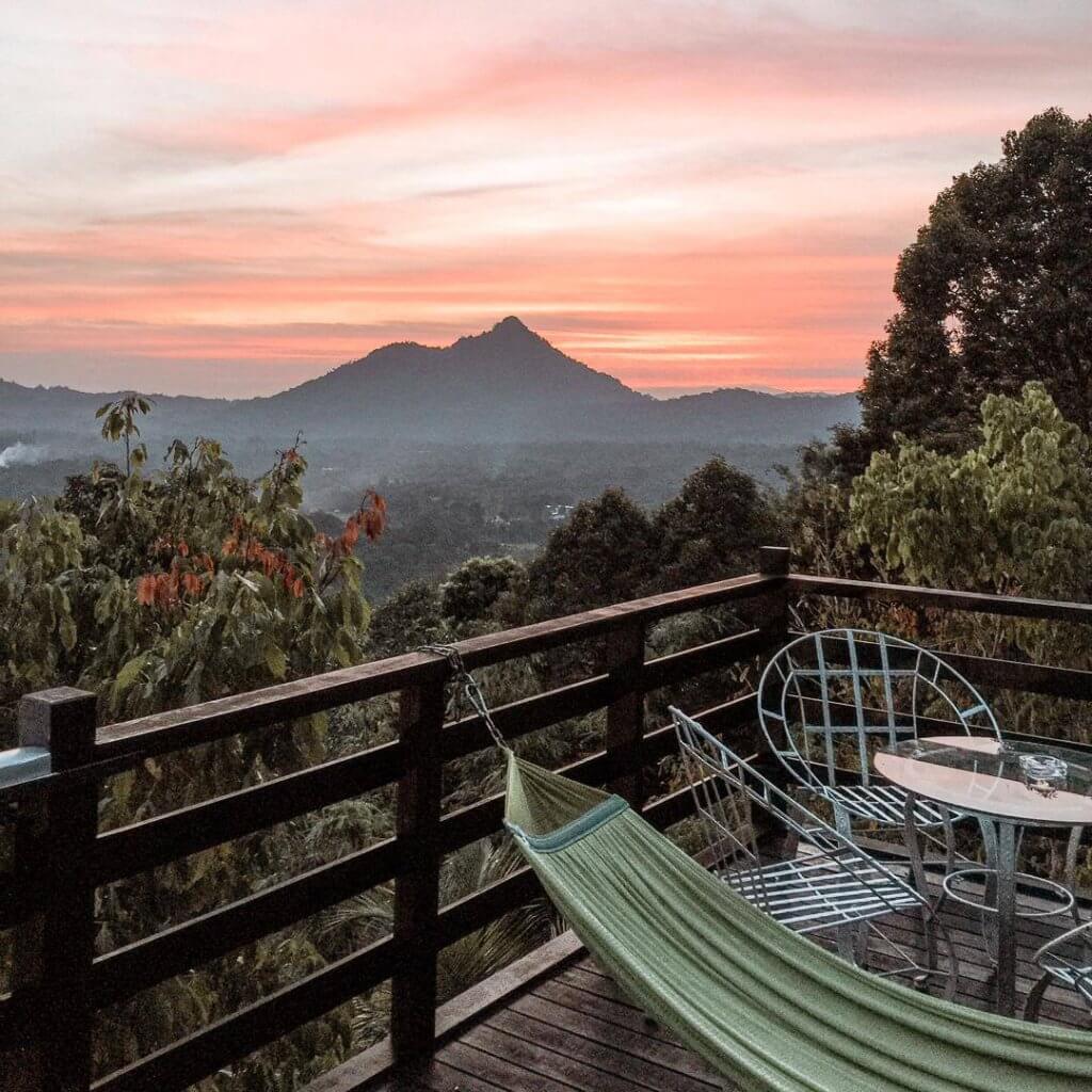 Bina Sendiri Monorack Sehingga Ke Kaki Gunung Singai, Inovasi Pemilik 'Jungle Stay' Di Bau Ini Jadi Tarikan Baru