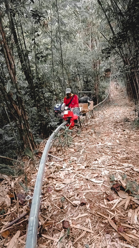 Bina Sendiri Monorack Sehingga Ke Kaki Gunung Singai, Inovasi Pemilik 'Jungle Stay' Di Bau Ini Jadi Tarikan Baru