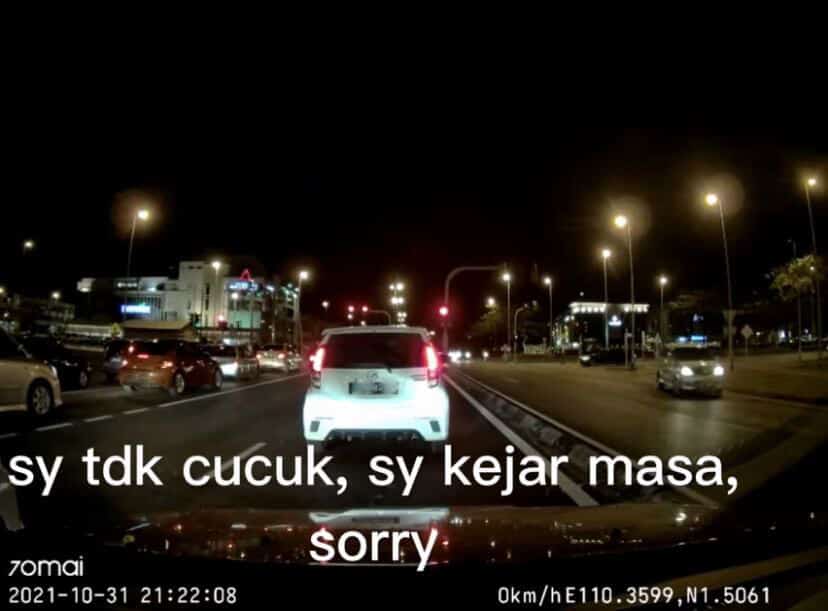 Kena 'Cucuk' Sebab Pandu Lambat Di Lorong Kanan, Kereta Belakang Pula Ditengking Samseng Myvi Di Kuching