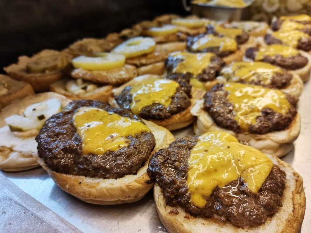 UPDATE 2021: Ini 9 Stall Burger Terbaik Di Kuching Yang Anda Perlu Cuba