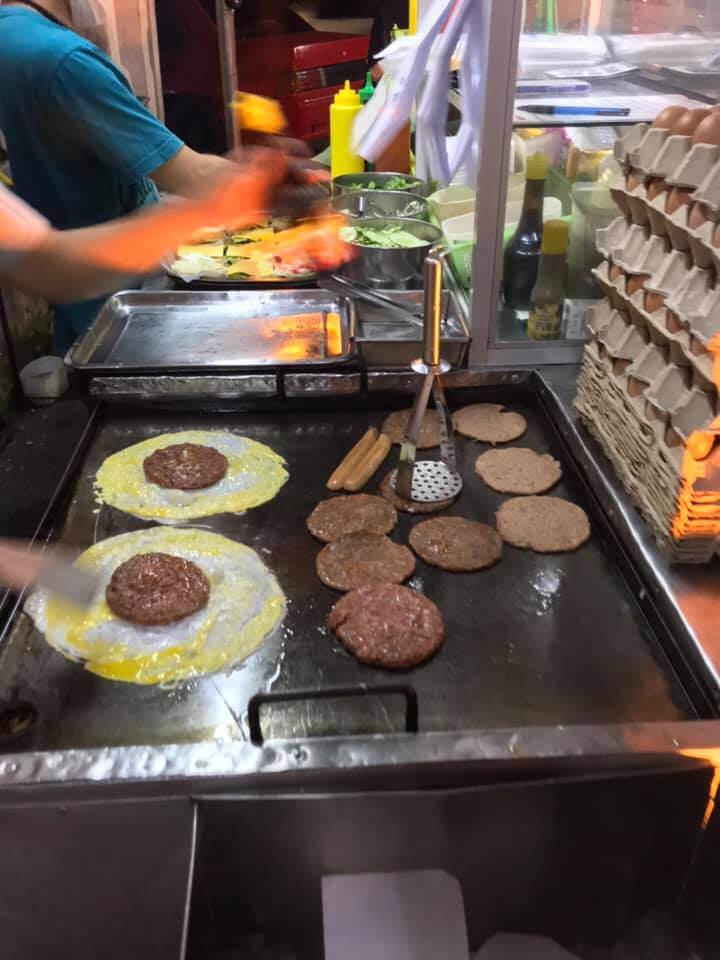 UPDATE 2021: Ini 9 Stall Burger Terbaik Di Kuching Yang Anda Perlu Cuba