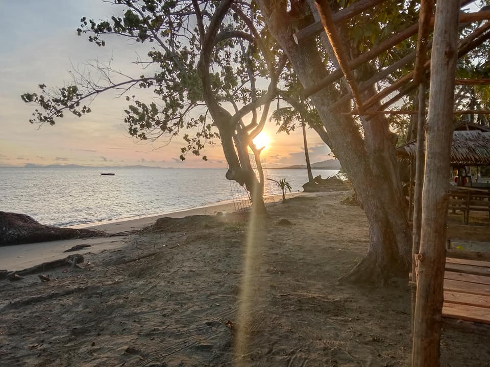 'Punyalah Cantik!' - Tangkap Gambar Sky Mirror Waktu Malam Yang Menakjubkan Di Resort Lahad Datu Ini
