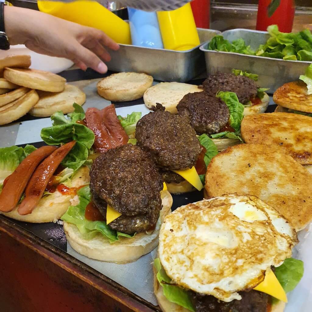 UPDATE 2021: Ini 9 Stall Burger Terbaik Di Kuching Yang Anda Perlu Cuba