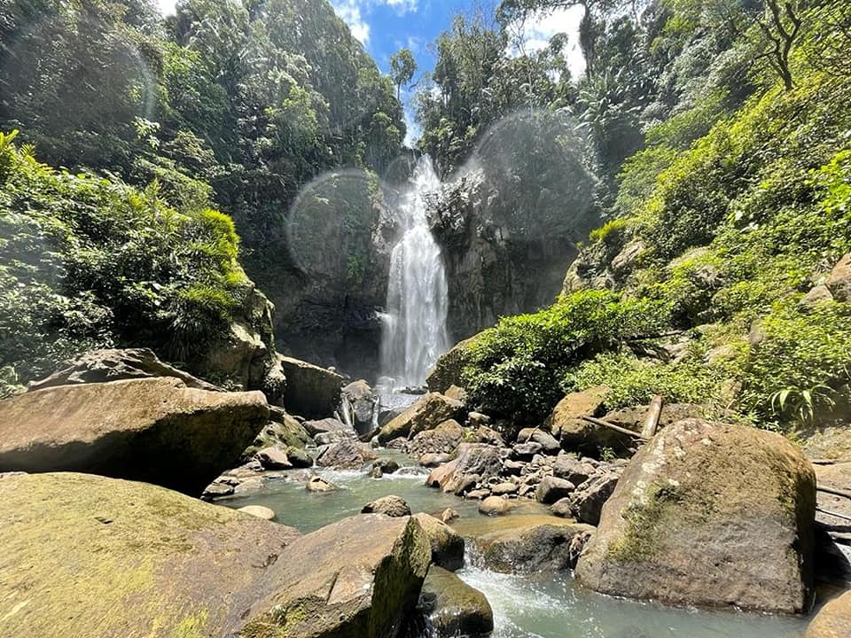 Kenali Menawan Waterfall, Hidden Gem Yang Tersembunyi Di Belaga