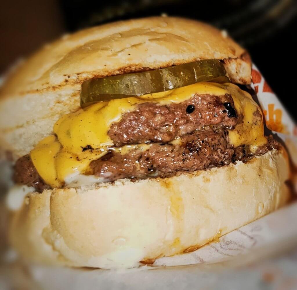 UPDATE 2021: Ini 9 Stall Burger Terbaik Di Kuching Yang Anda Perlu Cuba