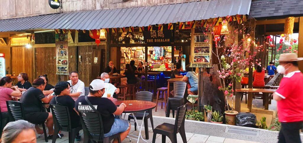 Tak Minat Suasana Penuh Sesak Di Bar? Ini 4 'Hidden Bar' Santai Di Kuching Anda Boleh Lawati