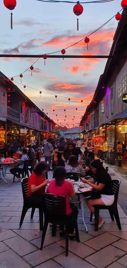 Tak Minat Suasana Penuh Sesak Di Bar? Ini 4 'Hidden Bar' Santai Di Kuching Anda Boleh Lawati