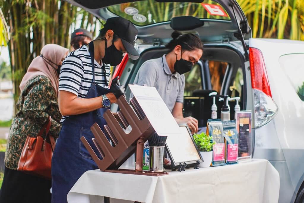 Bisnes 'Ngopi' Belakang Kereta, Konsep Kedai Bergerak "Kopi Dan Kamu" Jadi Tarikan Baru Di Coco Cabana Miri