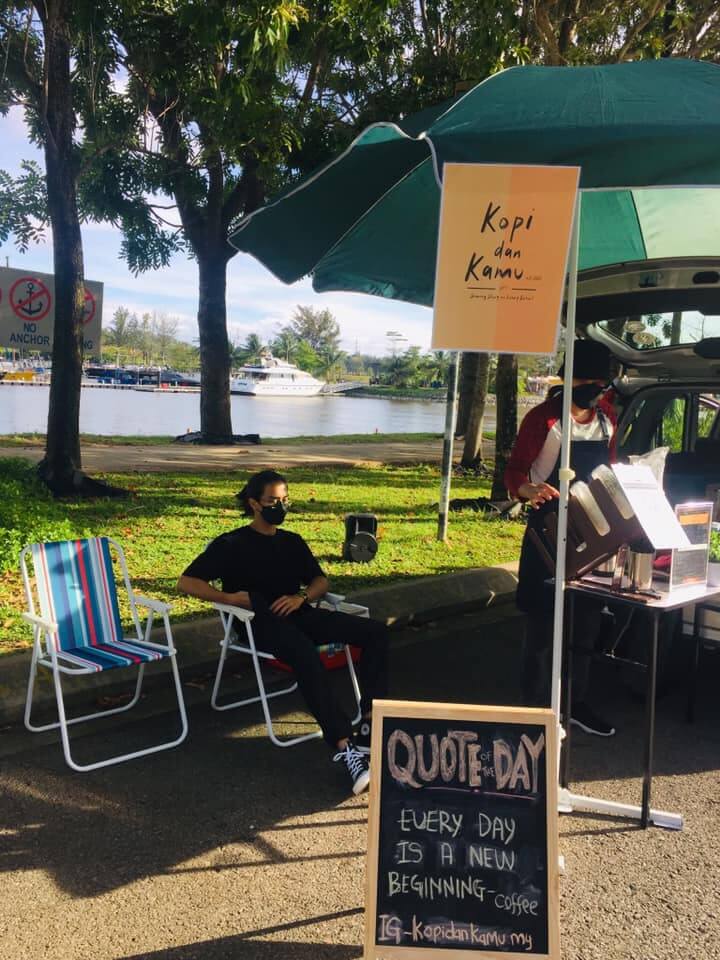 Bisnes 'Ngopi' Belakang Kereta, Konsep Kedai Bergerak "Kopi Dan Kamu" Jadi Tarikan Baru Di Coco Cabana Miri