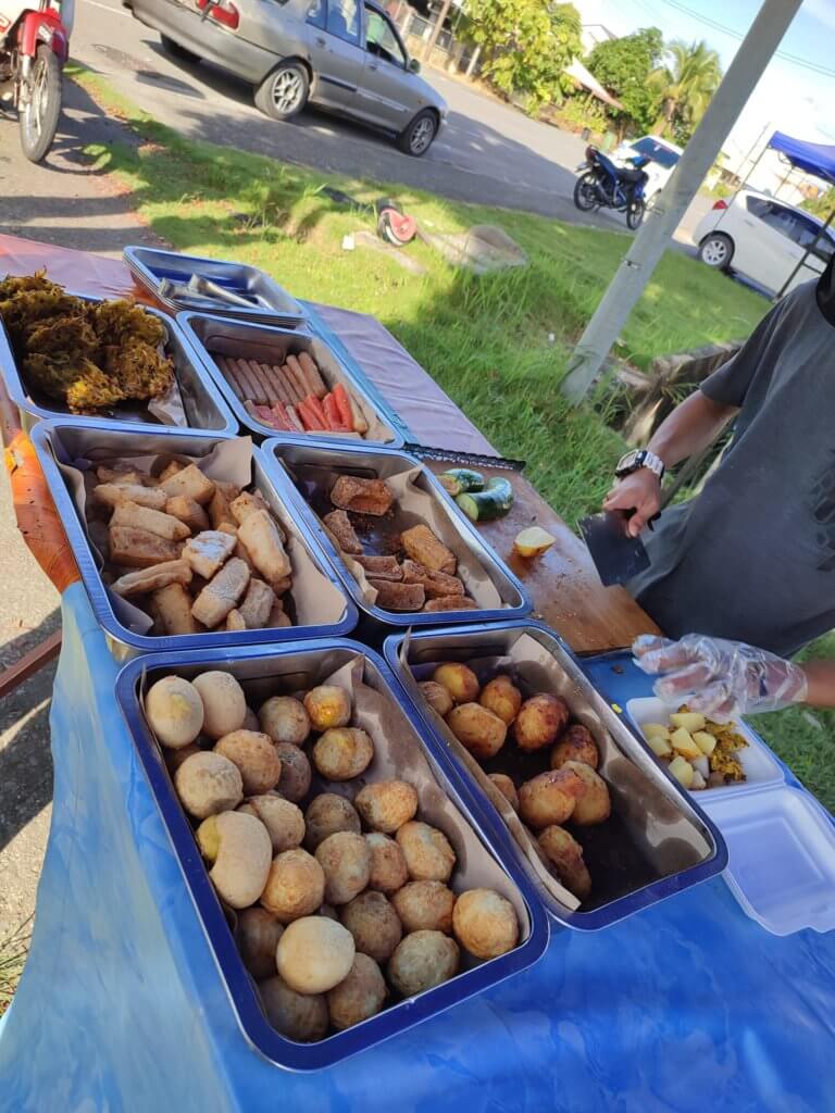 Gerai Pasembur Dan Rojak Campur Di Samarahan Ini Buatkan Anda Rasa Macam Di Penang!