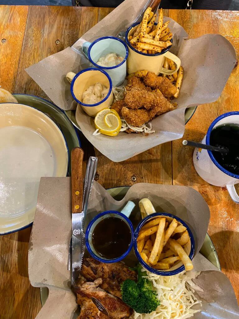 Kedai Retro Hidangkan Sup Tulang Terbaik Di Sibu, Jom Singgah Ke Setinggan Cafe