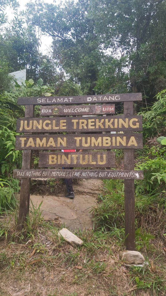 Jungle Trekking Di Taman Bukit Tumbina Bintulu, Trail Santai Hingga Ke Pantai Tanjung Batu