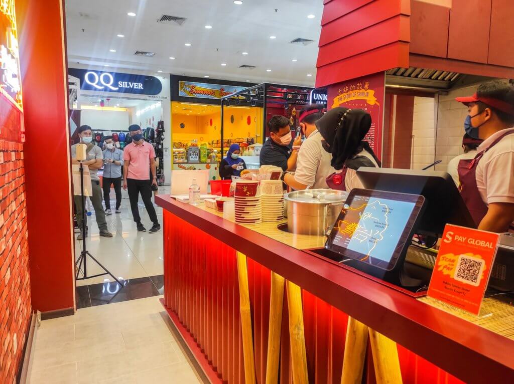 Masanya Telah Tiba, Kedai Ayam XXL Shihlin Telah Dibuka Kepada Pengunjung Di Emart Tabuan!