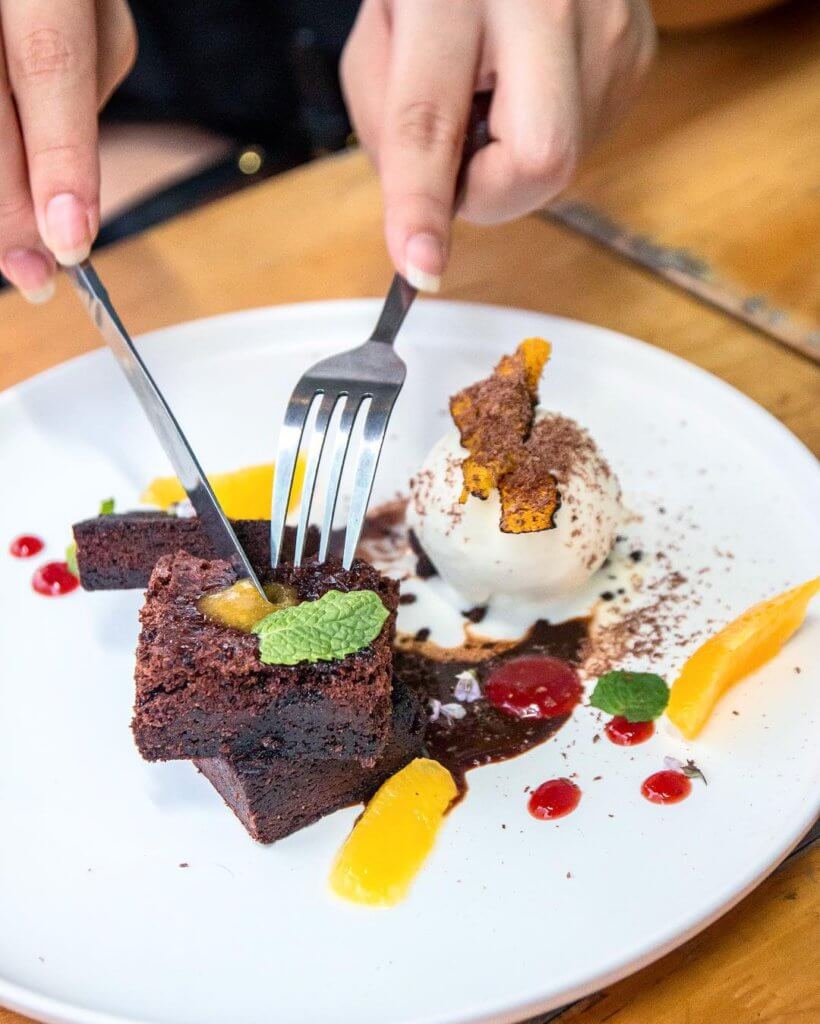 Klasik Dan Estetik, 3 Kafe Di Sabah Yang Anda Patut Cuba Untuk Road Trip Foodie Anda 16 Klasik Dan Estetik, 3 Kafe Di Sabah Yang Anda Patut Cuba Untuk Road Trip Foodie Anda