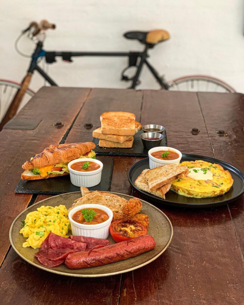 Klasik Dan Estetik, 3 Kafe Di Sabah Yang Anda Patut Cuba Untuk Road Trip Foodie Anda 13 Klasik Dan Estetik, 3 Kafe Di Sabah Yang Anda Patut Cuba Untuk Road Trip Foodie Anda