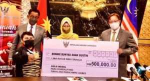Bonnie Dan Yee Khie Terima Durian Runtuh Sehingga Setengah Juta Dari Kerajaan Sarawak