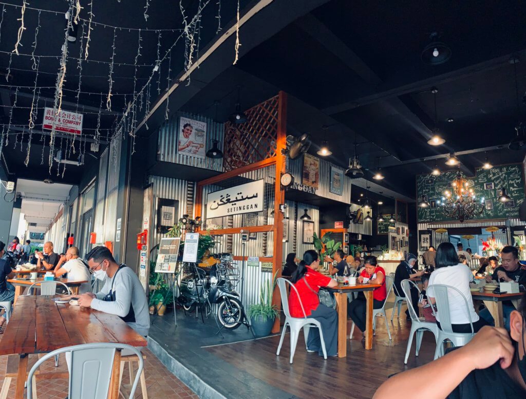 Kedai Retro Hidangkan Sup Tulang Terbaik Di Sibu, Jom Singgah Ke Setinggan Cafe
