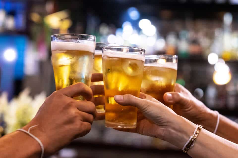 Tak Minat Suasana Penuh Sesak Di Bar? Ini 4 'Hidden Bar' Santai Di Kuching Anda Boleh Lawati
