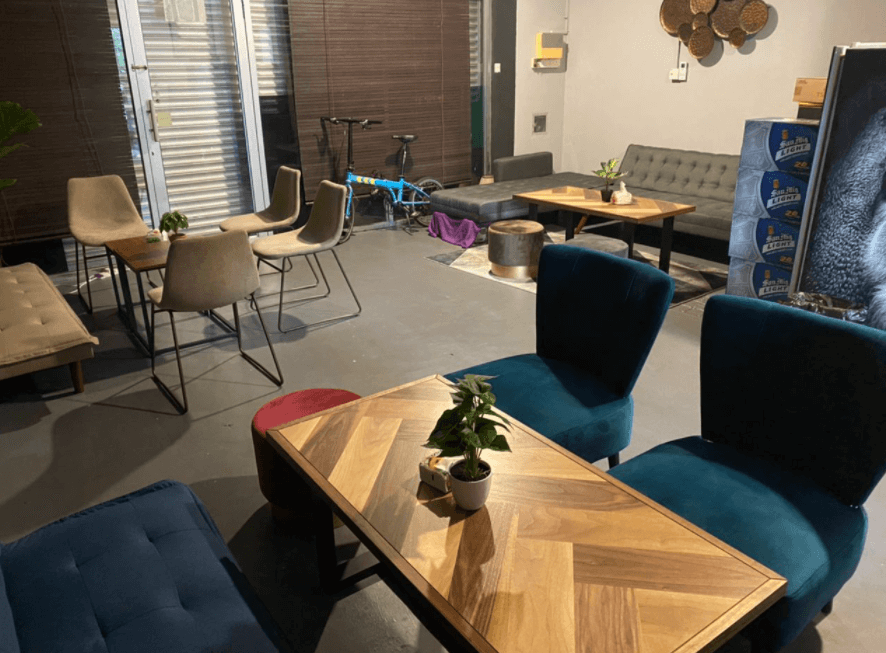 Tak Minat Suasana Penuh Sesak Di Bar? Ini 4 'Hidden Bar' Santai Di Kuching Anda Boleh Lawati