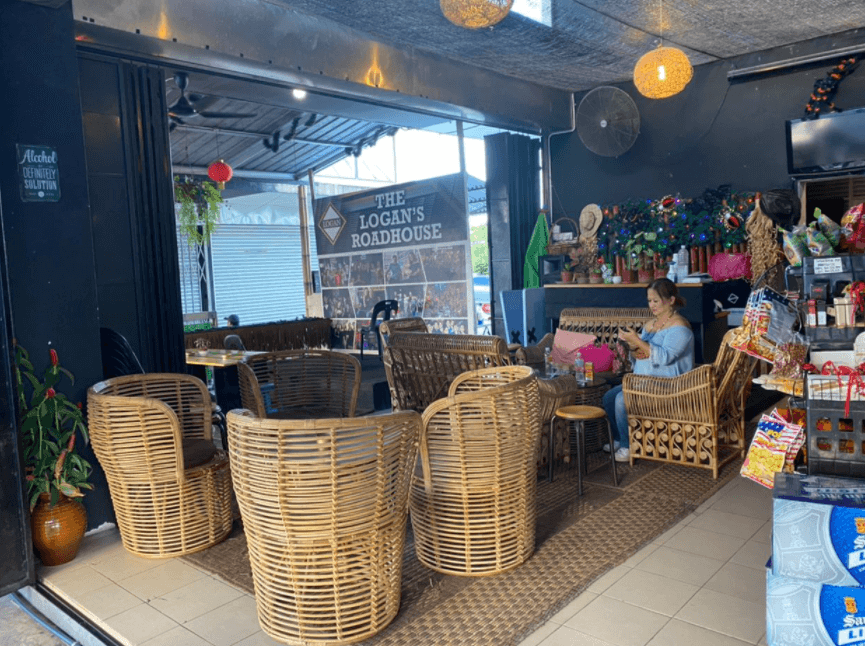 Tak Minat Suasana Penuh Sesak Di Bar? Ini 4 'Hidden Bar' Santai Di Kuching Anda Boleh Lawati