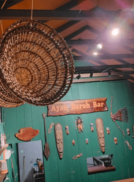 Tak Minat Suasana Penuh Sesak Di Bar? Ini 4 'Hidden Bar' Santai Di Kuching Anda Boleh Lawati