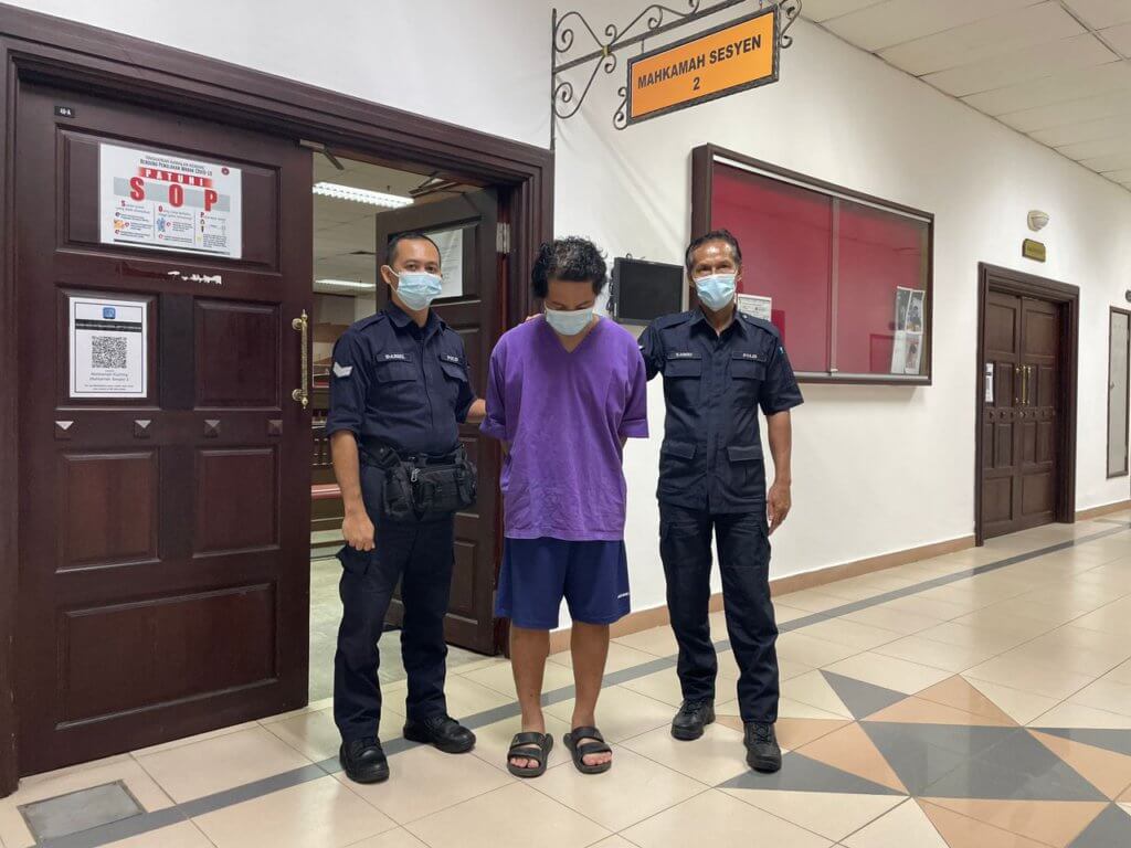 Tikam Bekas Isteri Guna Pisau, Seorang Lelaki Dari Kuching Mengaku Tidak Bersalah