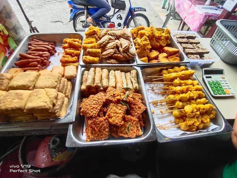 Memang Murah! Warung Hasmida Di Kuching Menawarkan Semua Menu Dengan Harga RM2 Sahaja