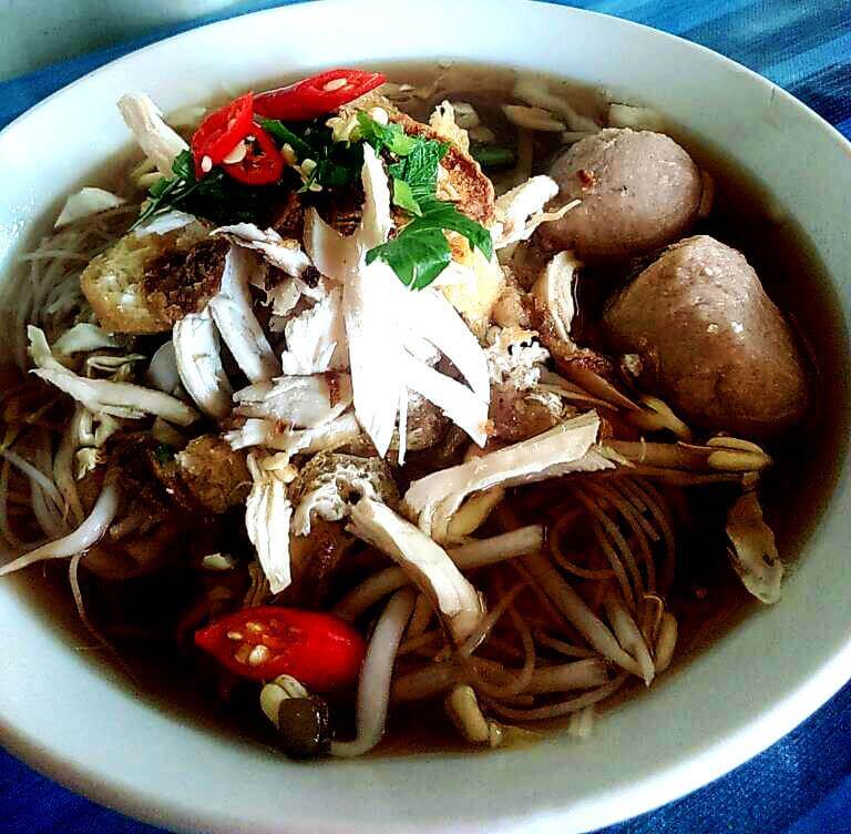 Memang Murah! Warung Hasmida Di Kuching Menawarkan Semua Menu Dengan Harga RM2 Sahaja