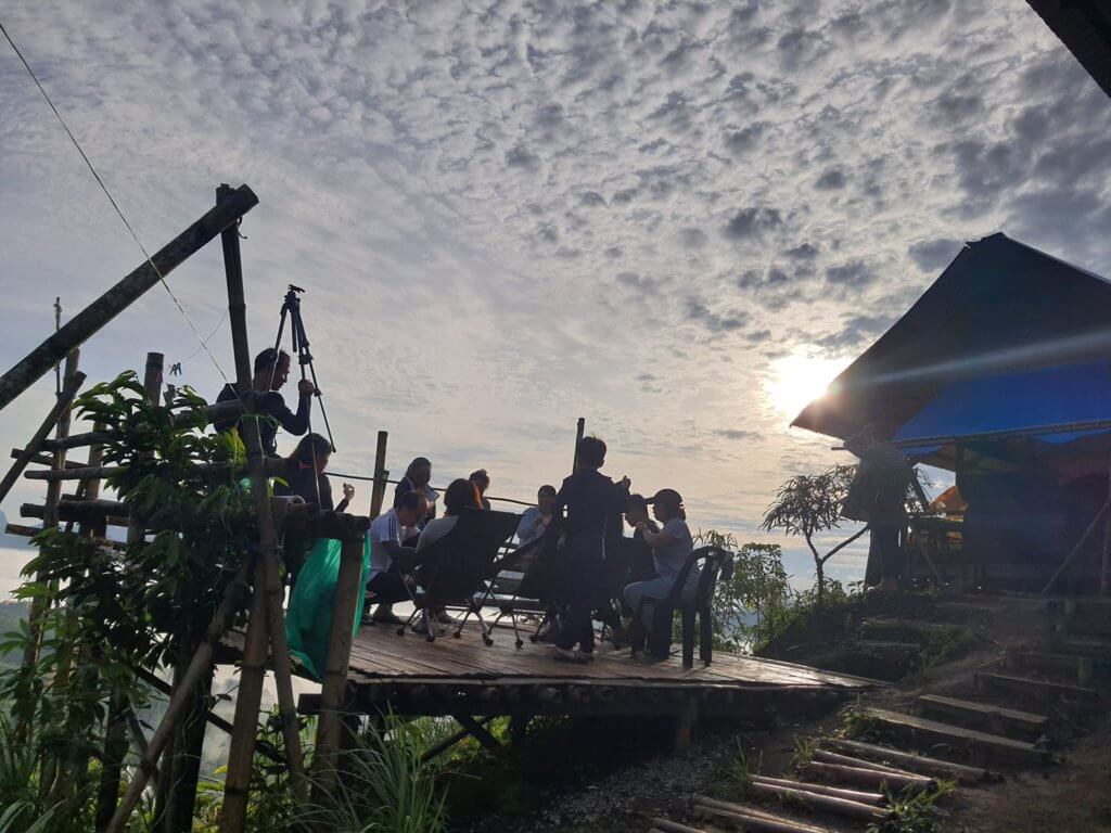 Camping Di Atas Gunung, Bung Shiroh Village Stay Menawarkan Pemandangan Memukau