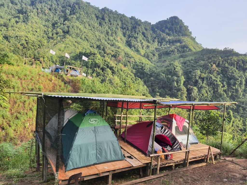 Camping Di Atas Gunung, Bung Shiroh Village Stay Menawarkan Pemandangan Memukau
