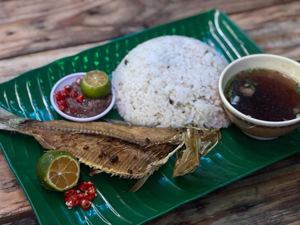 Kafe Tersembunyi Di Kampung Santubong Ini Bagi Anda Pengalaman Makan Sambil Melihat View Indah