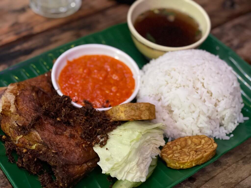 Kafe Tersembunyi Di Kampung Santubong Ini Bagi Anda Pengalaman Makan Sambil Melihat View Indah