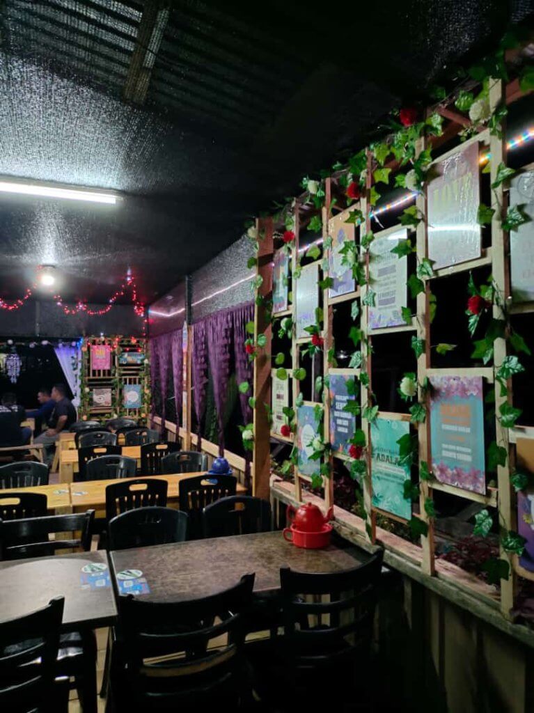 Hidden Cafe Di Santubong Ini Tawar Pengalaman Makan Sambil Melihat View Indah