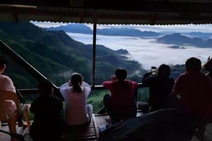 Camping Di Atas Gunung, Bung Shiroh Village Stay Menawarkan Pemandangan Memukau