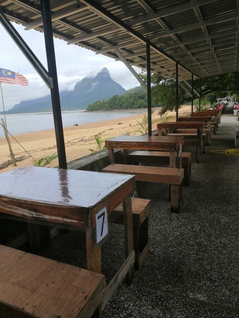 Terletak Di Tepi Pantai, Warung Rani Di Pasir Panjang Ini Tawar Pelbagai Menu Menarik Buat Anda