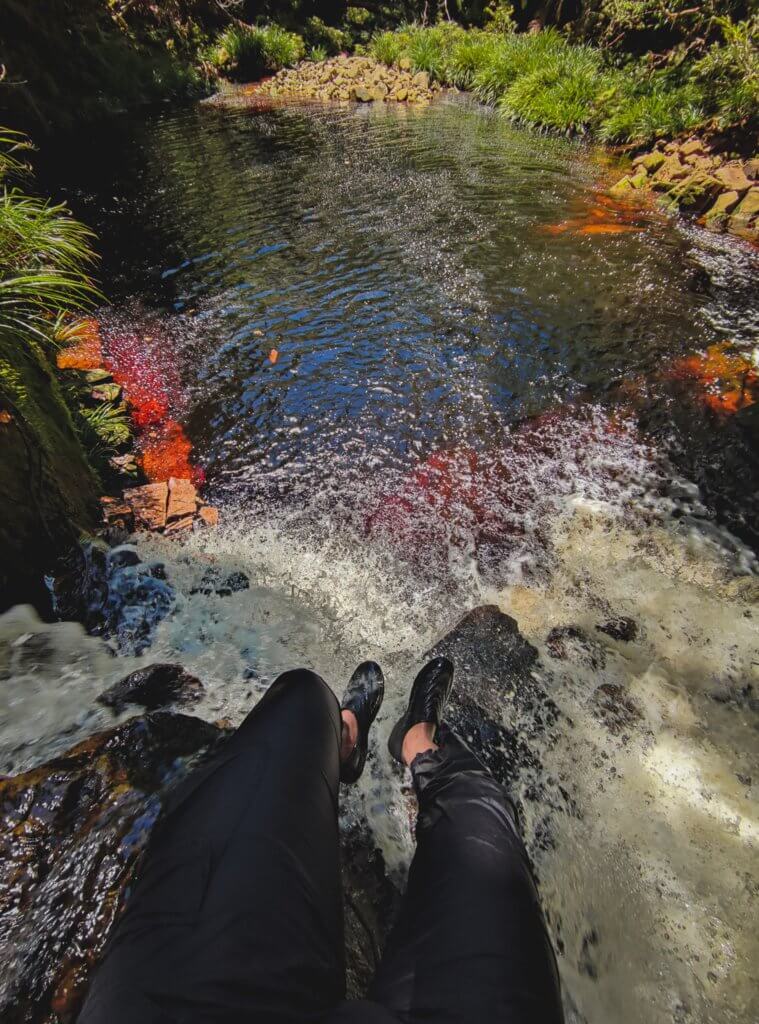 Destinasi Tersembunyi Di Bako Ini Digelar 'Black Pearl Pool' Kerana Air Sungainya Yang Berwarna Merah