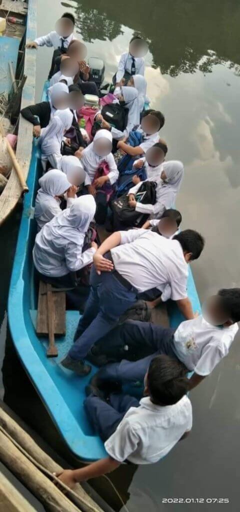 Lagi Situasi Murid Hadapi Bahaya Di Sabah, Kali Ini Bersesak Atas Bot Tanpa Jaket Keselamatan