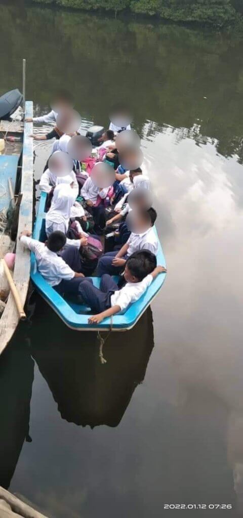 Lagi Situasi Murid Hadapi Bahaya Di Sabah, Kali Ini Bersesak Atas Bot Tanpa Jaket Keselamatan