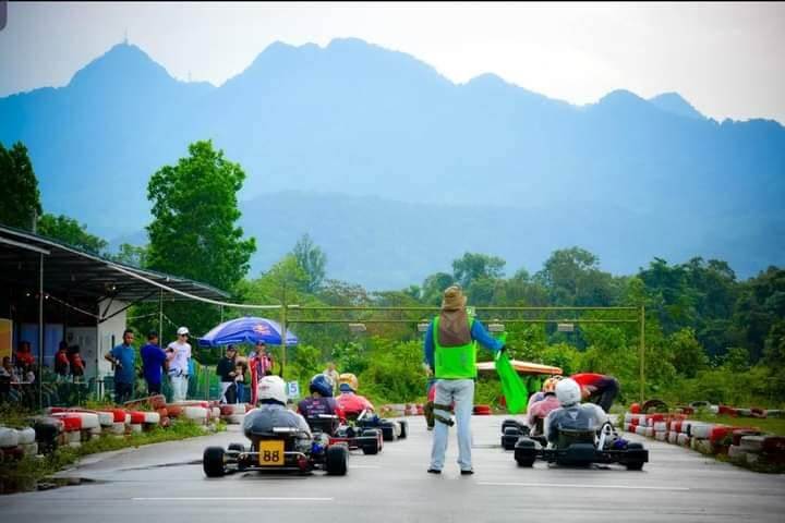 Minat Sukan Ekstrem? Jom Cuba Sukan Lumba Go-Kart Di Serapi Borneo Race Track Kuching 