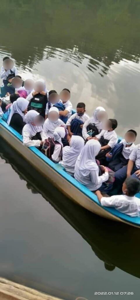 Lagi Situasi Murid Hadapi Bahaya Di Sabah, Kali Ini Bersesak Atas Bot Tanpa Jaket Keselamatan