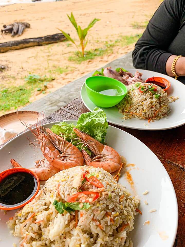 Terletak Di Tepi Pantai, Warung Rani Di Pasir Panjang Ini Tawar Pelbagai Menu Menarik Buat Anda