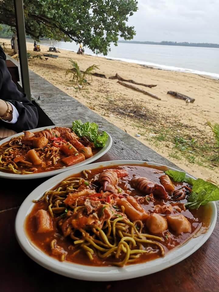 Terletak Di Tepi Pantai, Warung Rani Di Pasir Panjang Ini Tawar Pelbagai Menu Menarik Buat Anda