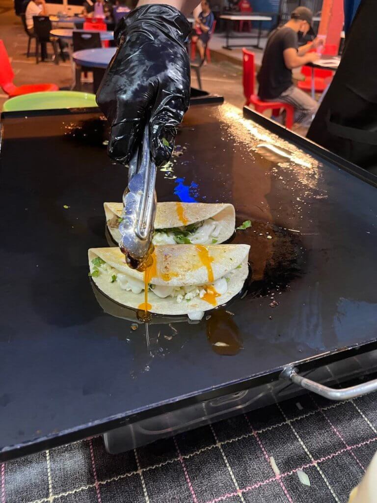 Jom Cuba Birria Tacos, Tortilla Mexico Berinti Daging Empuk Yang Padu Di Satok