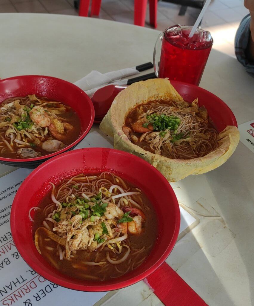 "Bukan Rasis Tapi ...," - Video Lelaki Rasa 'Kembang Tekak' Makan Laksa Sarawak Di Kedai Cina Buat Netizen Geram