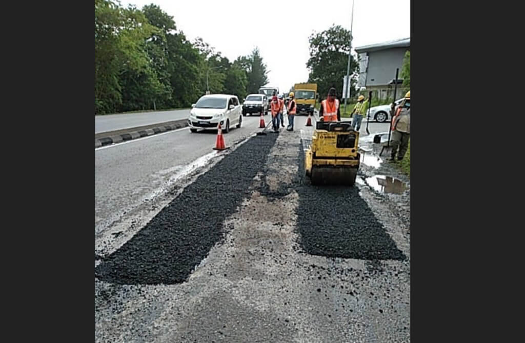 Kerja Naik Taraf Jalan Tertunda, Kini Anggota Polis Trafik Diletakkan Bantu Kawal Lalu Lintas Jalan Kuching-Samarahan