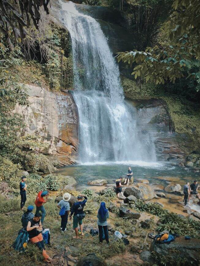 Keunikan Bak Buan Kukuot, Nikmati 2 Air Terjun Di Kampung Sadir