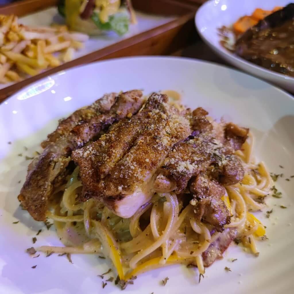 Menggabungkan Makanan Selera Tempatan Dan Barat, Rasai Keunikan Makanan Di Primitive Cafe Kuching
